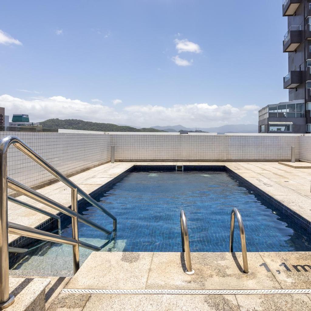 Stay Home Luxo - 1 min da praia do Gonzaga - Estrutura de hotel 4 estrelas - Piscina no Rooftop - Sauna - Academia com vista pro mar — foto 7