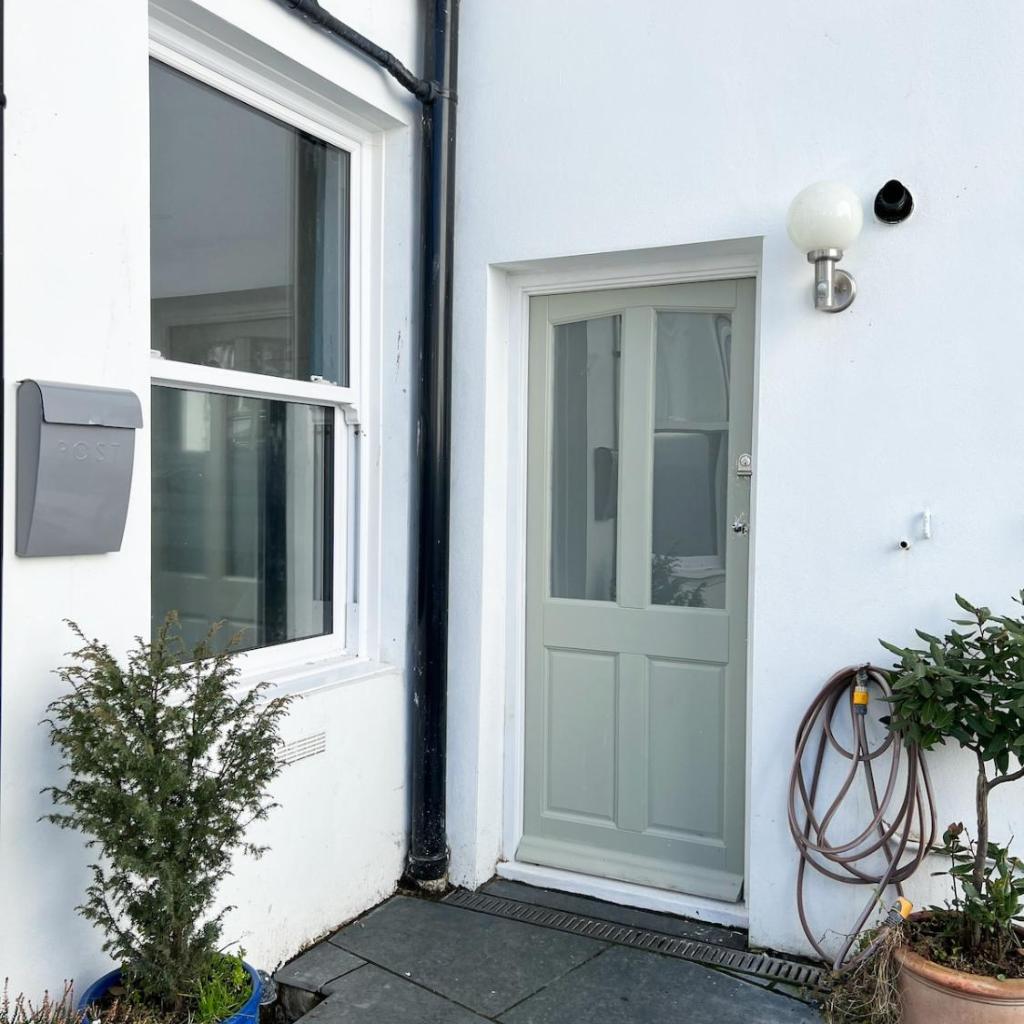 Photograph of Poets Rest, free parking, EV socket fees apply walk to beach