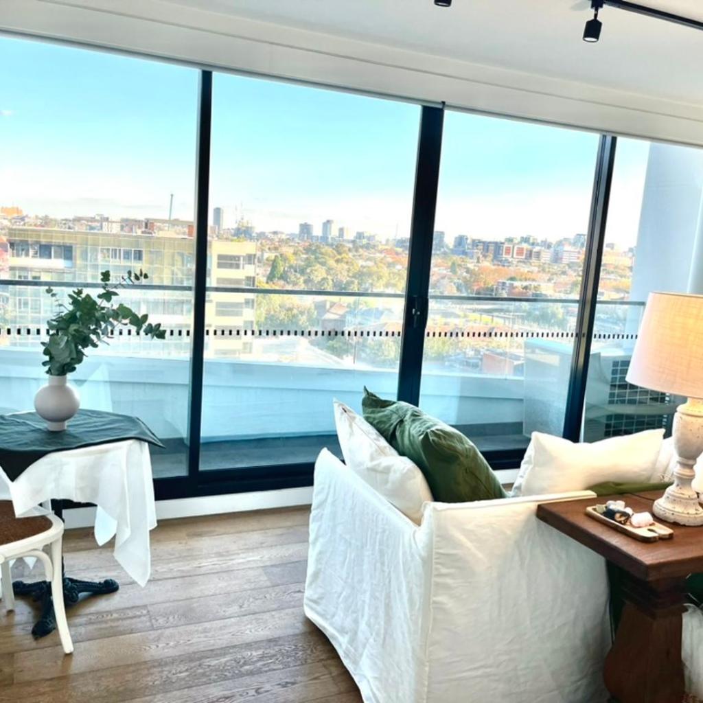 Photograph of Deluxe 2-Bed with Stunning Bay Views in Melbourne