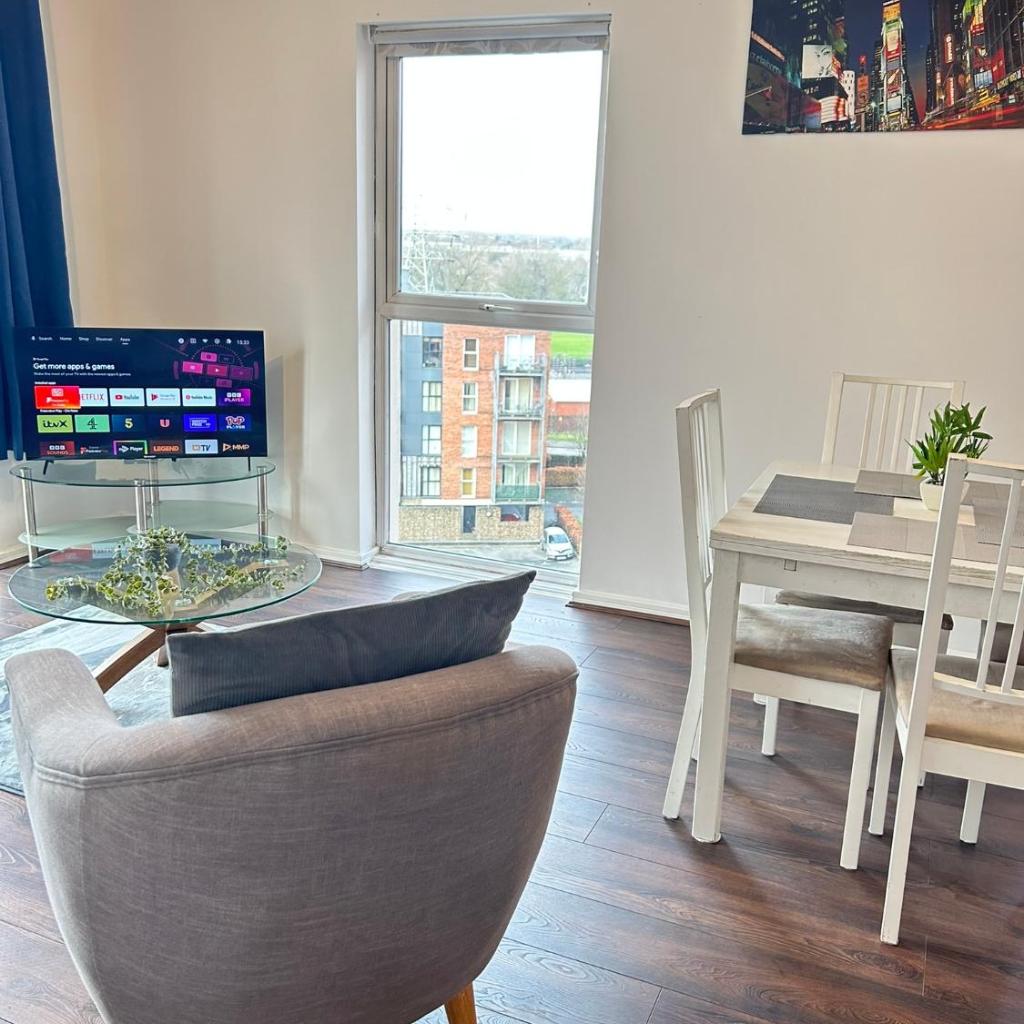 Photograph of Comfortable 2-Bedroom Flat close Etihad and Coop Live