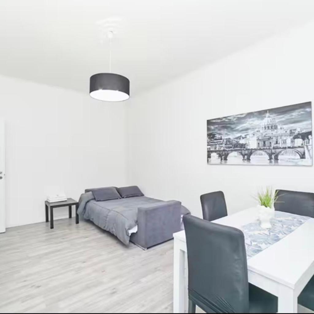 Photograph of Metro Roma Home