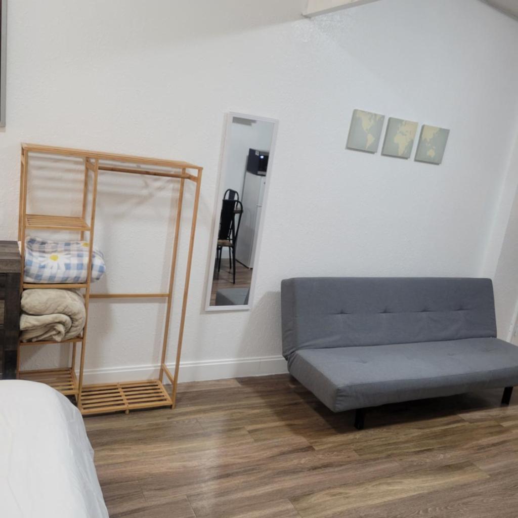 Photograph of Charming Private Studio,Full Amenities, Great Location