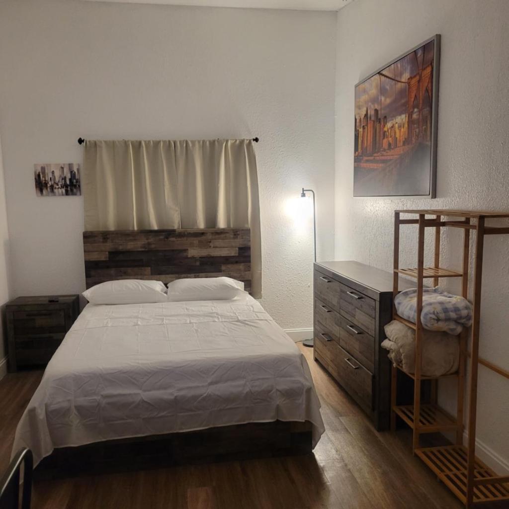 Photograph of Charming Private Studio,Full Amenities, Great Location
