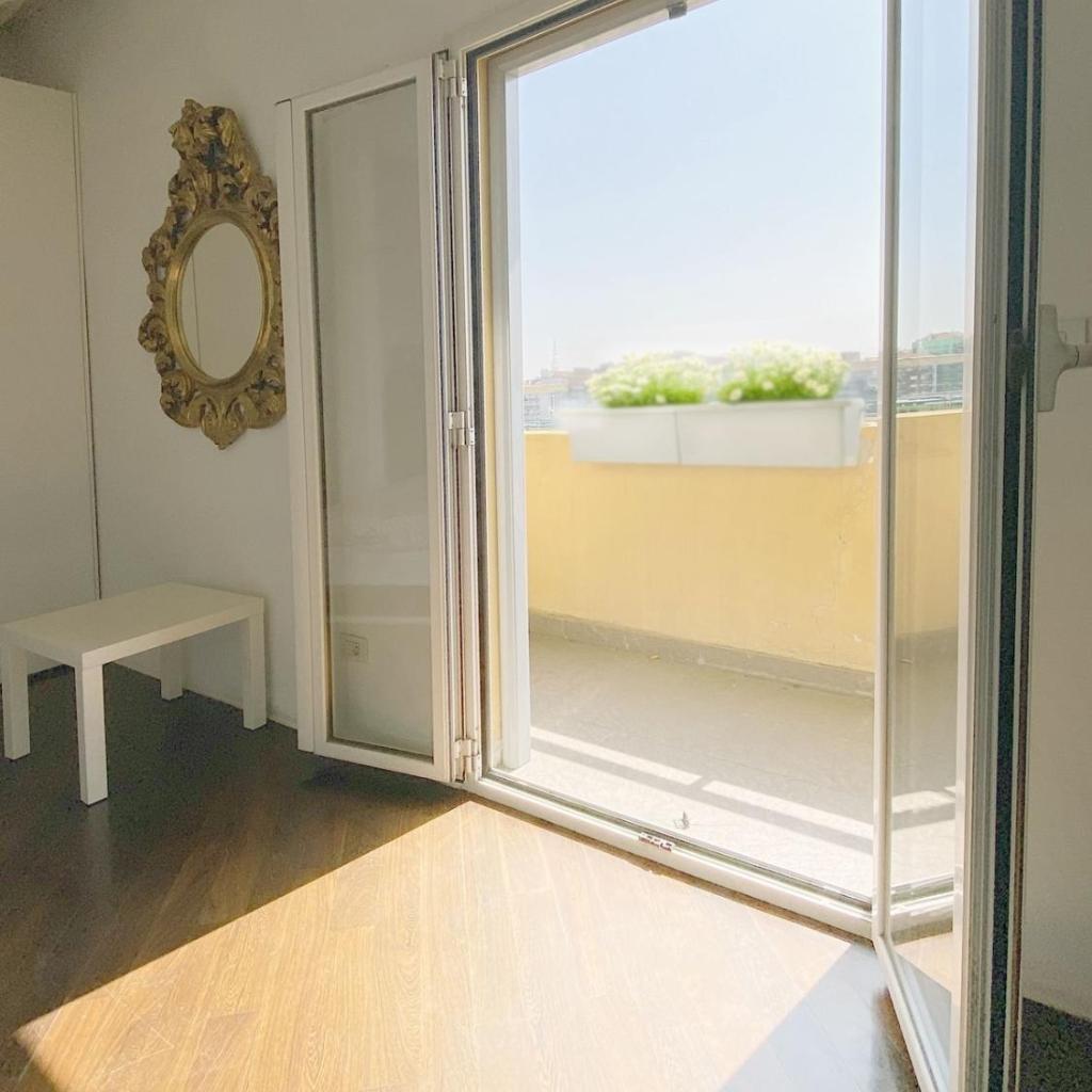 Photograph of Bright studio apartment with balcony near the Central Station