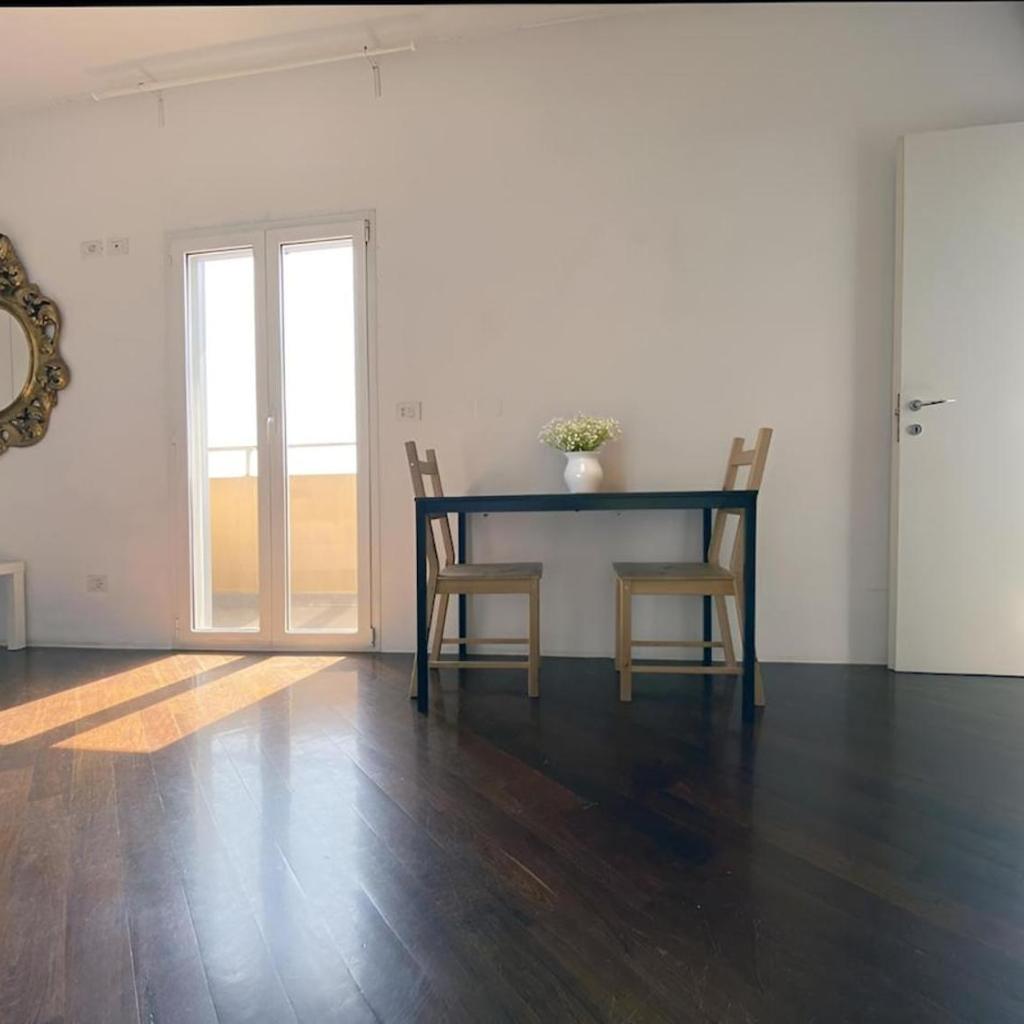 Photograph of Bright studio apartment with balcony near the Central Station