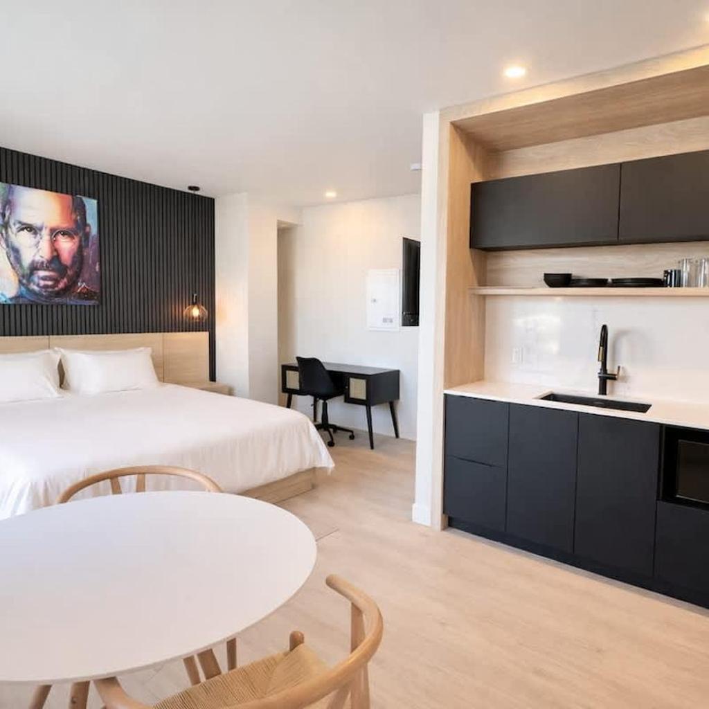 Photograph of Studio 7 Steve Jobs Clim 5 min centre-ville