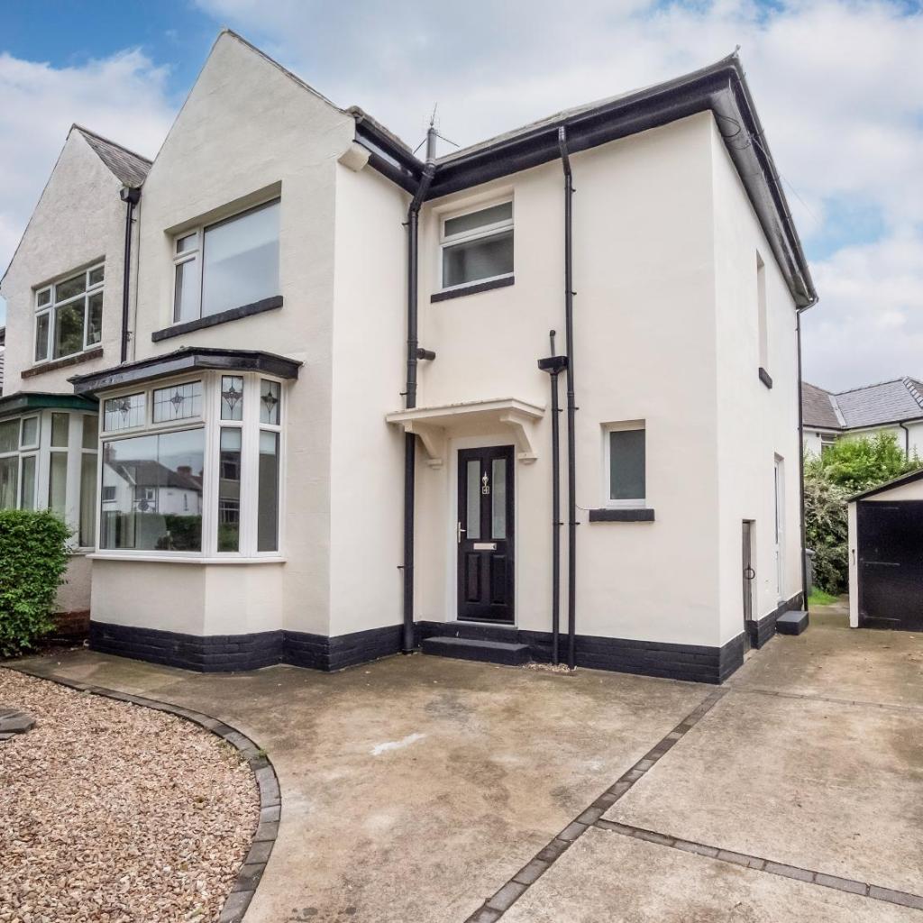 Photograph of Stylish Hot Tub House