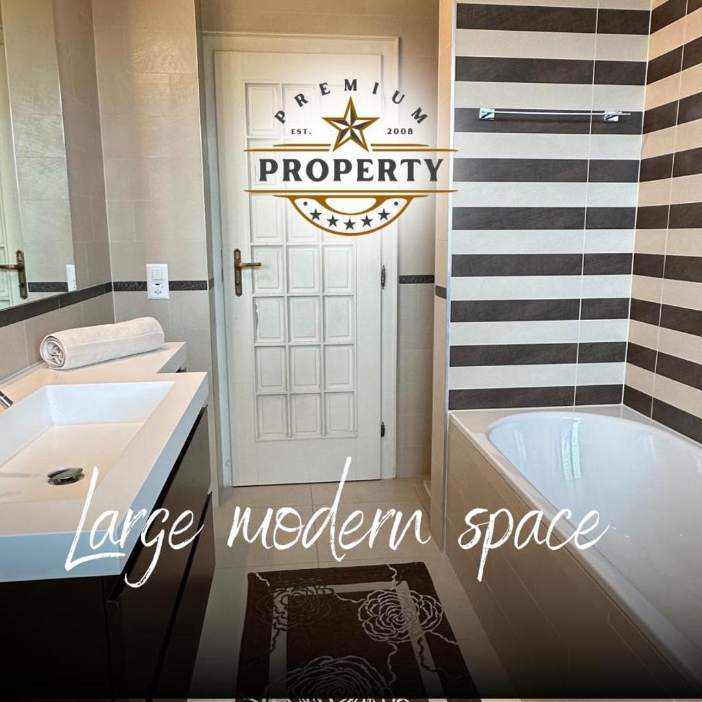 Image 10 - SUITE room with private pool area, near COMO lake, private parking