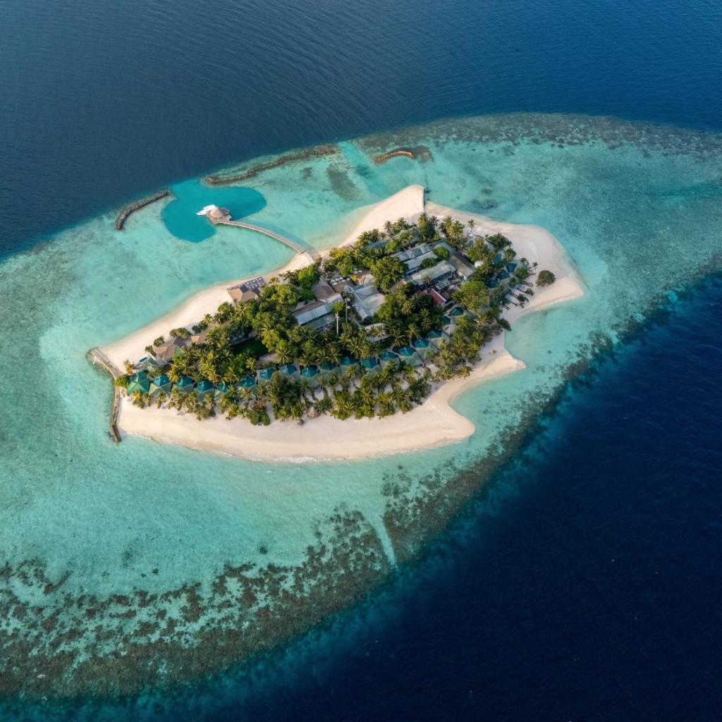 Eri Maldives, image 1 of 6