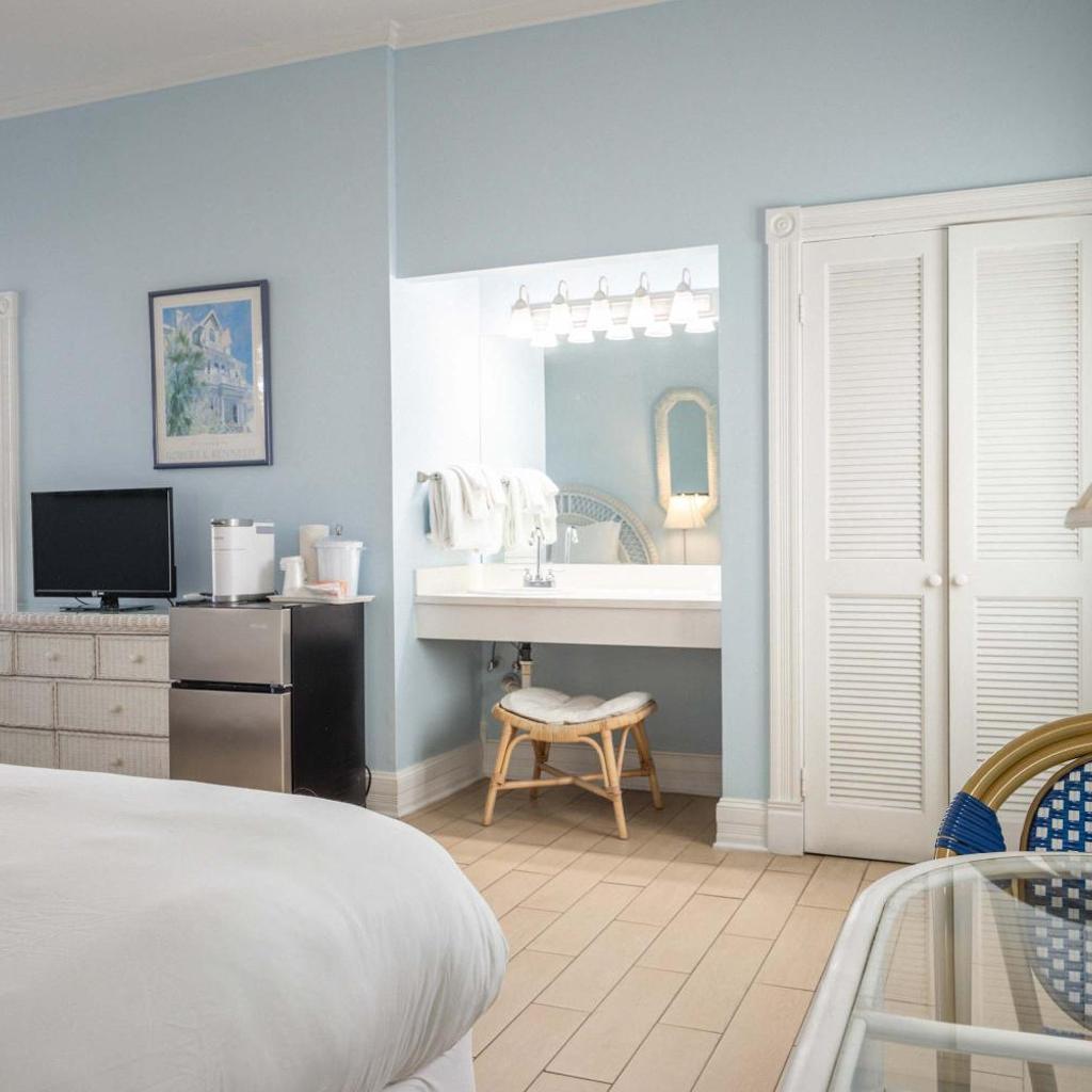 Photograph of Deluxe Queen at the Curry Mansion - Parking & Heated Pool!