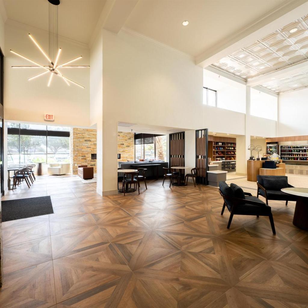 Photograph of DoubleTree by Hilton Hotel Houston Hobby Airport