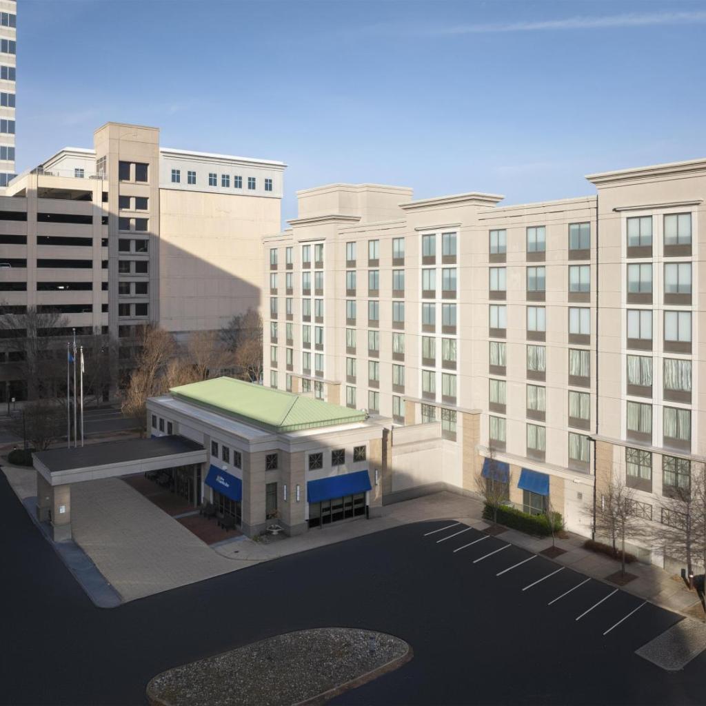 Photograph of Hilton Garden Inn Virginia Beach Town Center