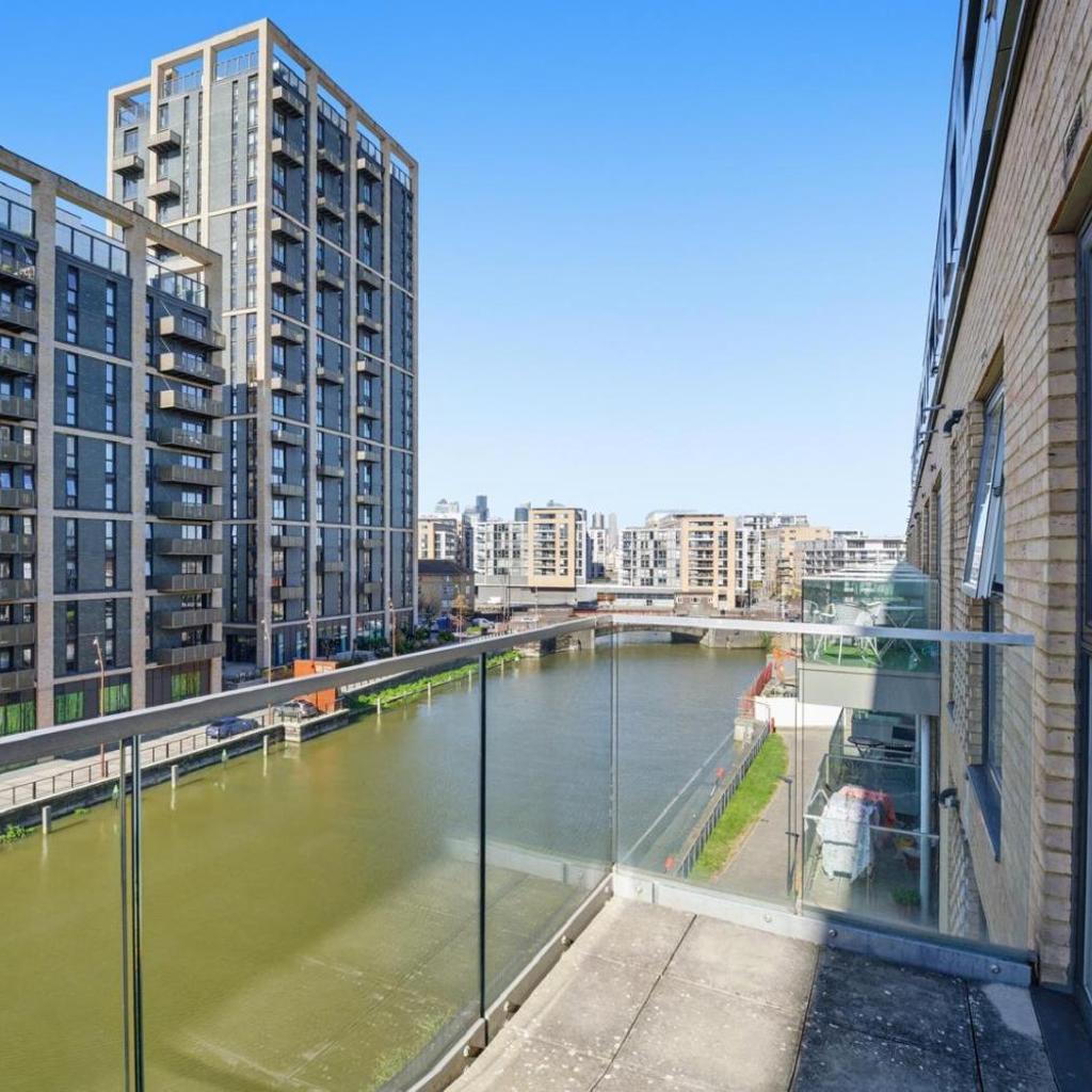 Photograph of River View 2 Bed Apartment near the o2
