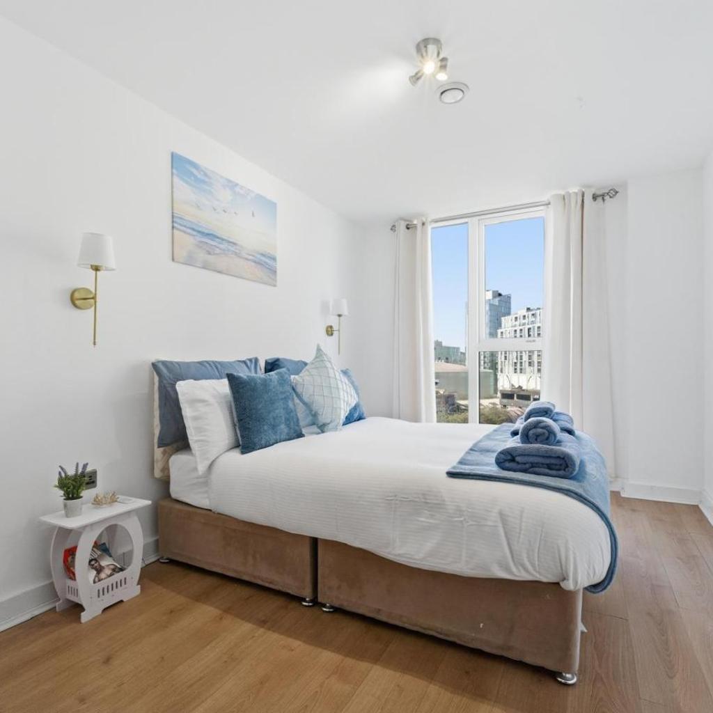 Photograph of River View 2 Bed Apartment near the o2