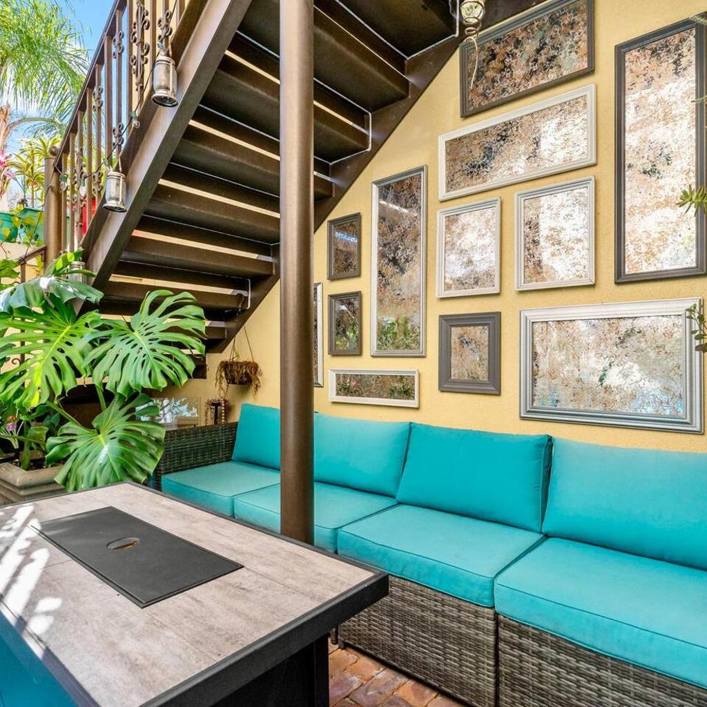 Photograph of Hyde Park Luxe Townhouse + Private Apartment