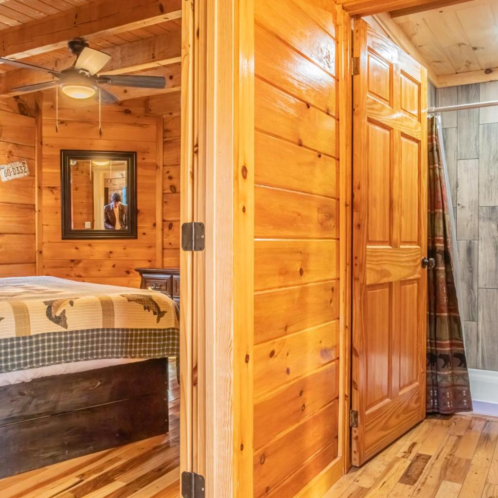 Photograph of Log Cabin | 7 min walk to Downtown Pkwy | Hot Tub