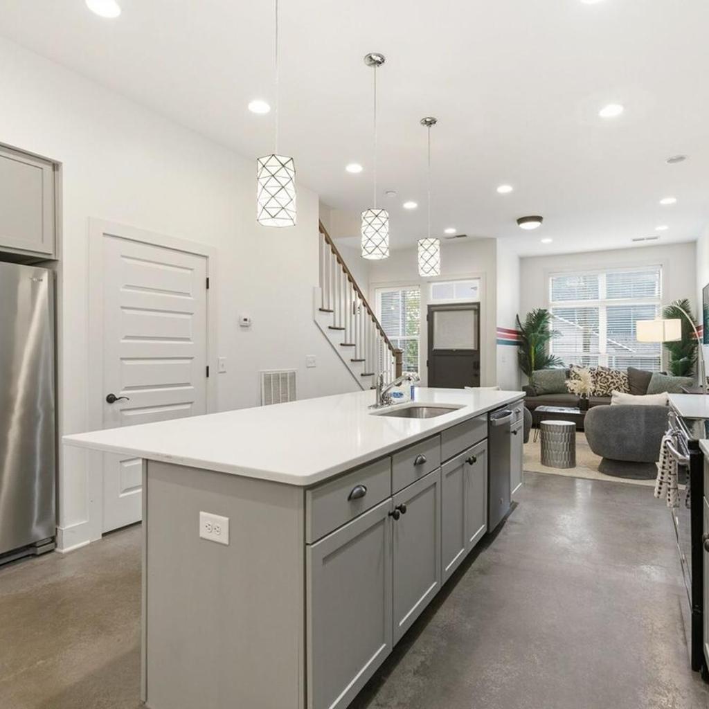 Photograph of Modern 3BR with Rooftop - 10 Min to Broadway
