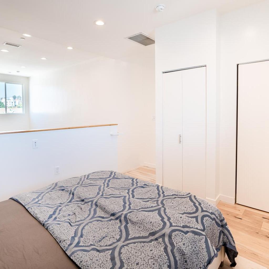Photograph of Stylish Loft in Hollywood Koreatown Area with Parking