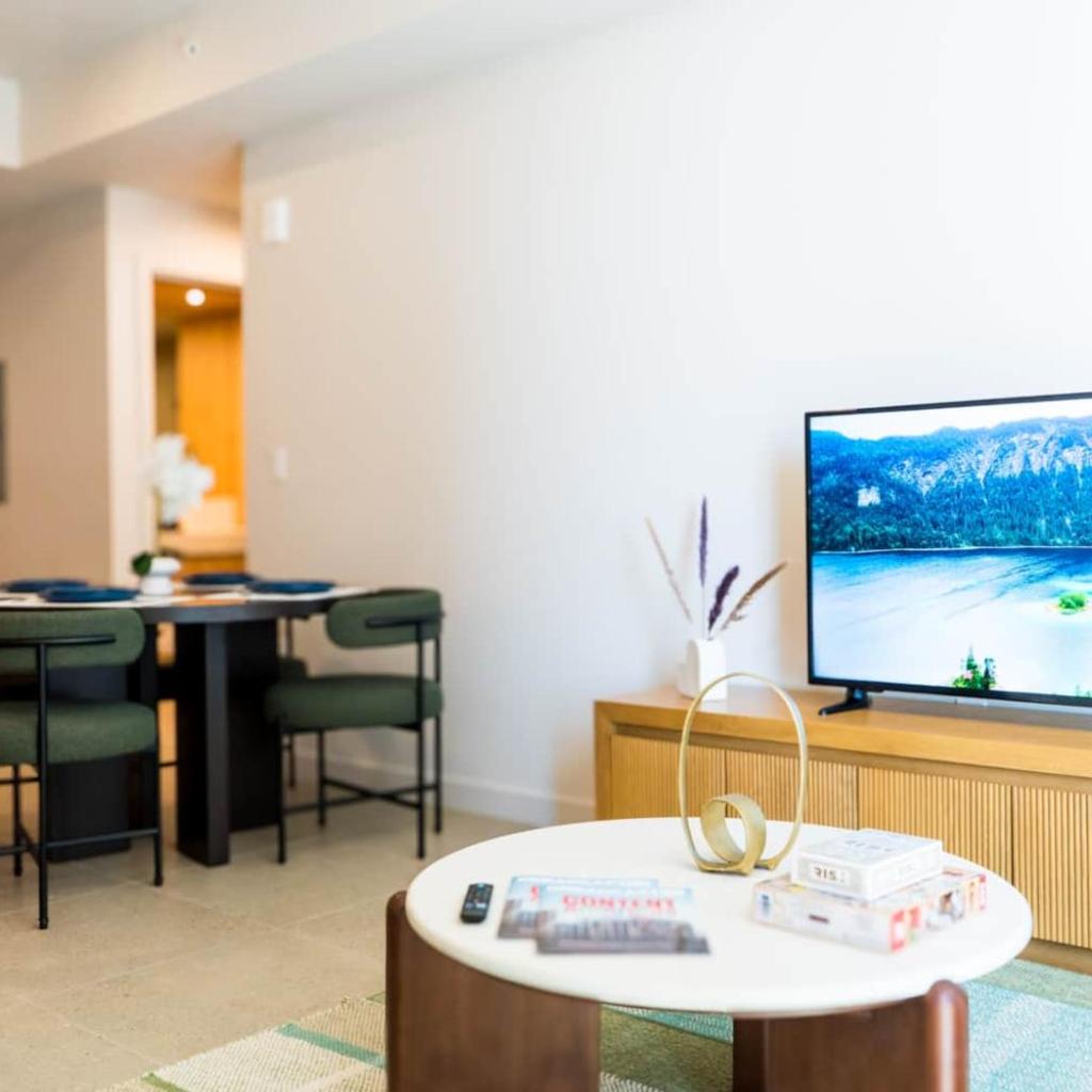 Photograph of 30th Floor Apartment in Downtown - CP Collection