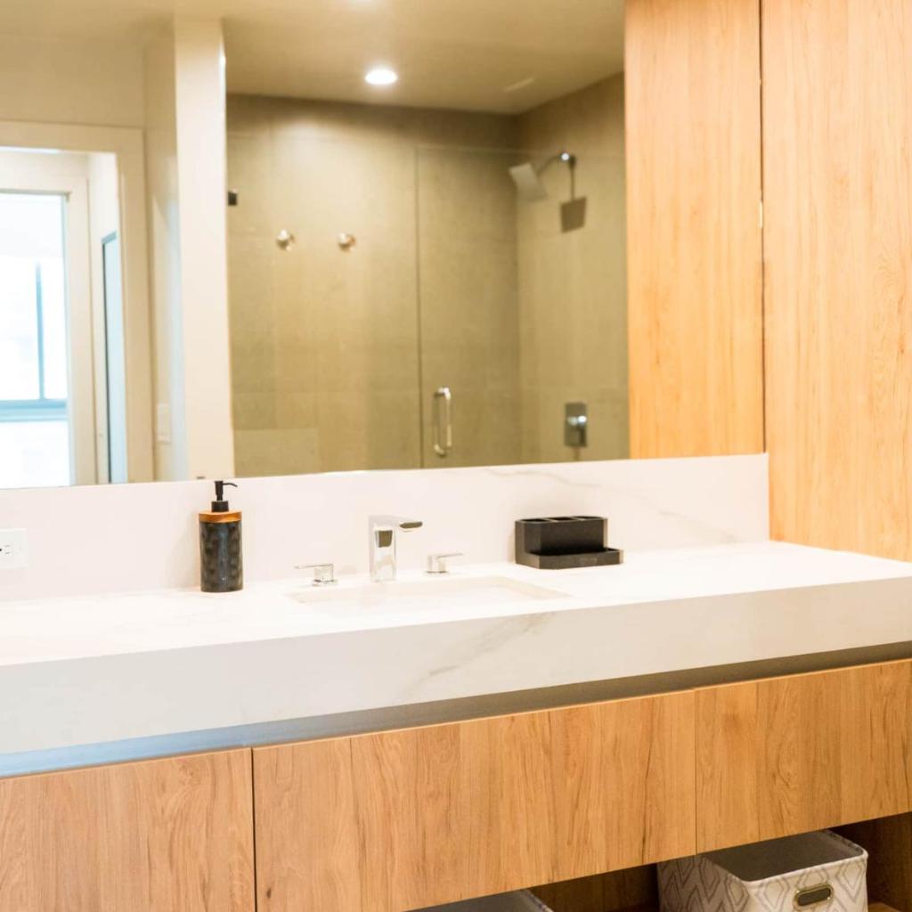 Photograph of 30th Floor Apartment in Downtown - CP Collection