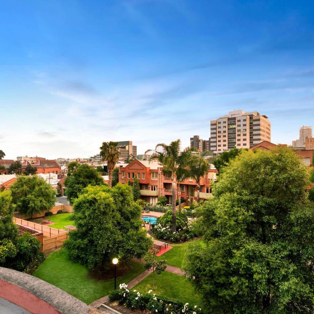 Photograph of Comfort Apartments Royal Gardens