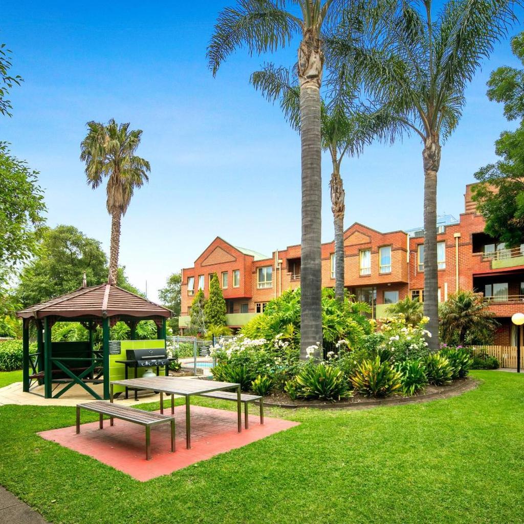 Photograph of Comfort Apartments Royal Gardens