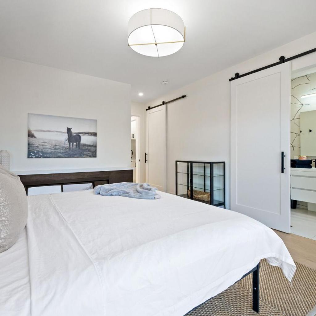 Photograph of Luxury Designer Home - 4 BDR - 10 min to Downtown - Parking