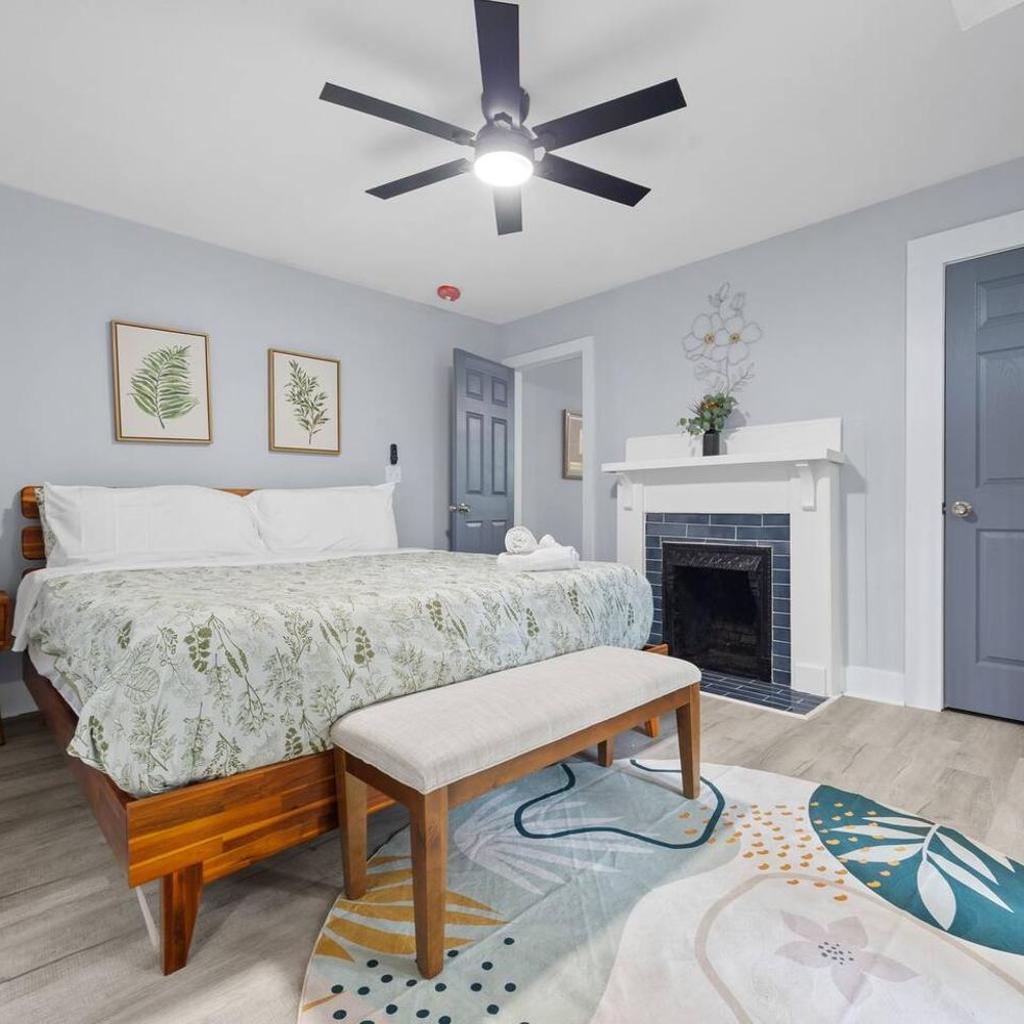 Photograph of BeltLine & Lee+White | Near Stadium Duplex