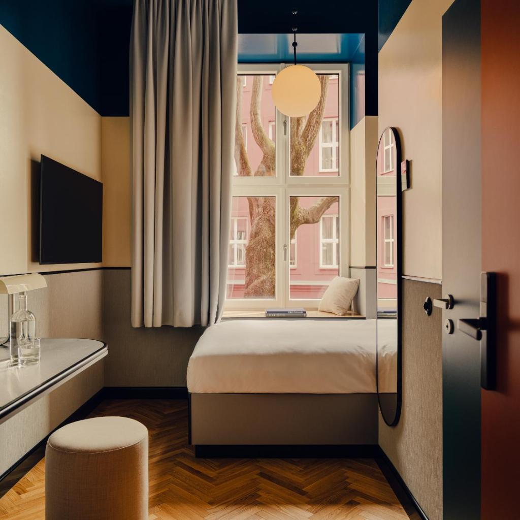 Photograph of The Companion Vienna
