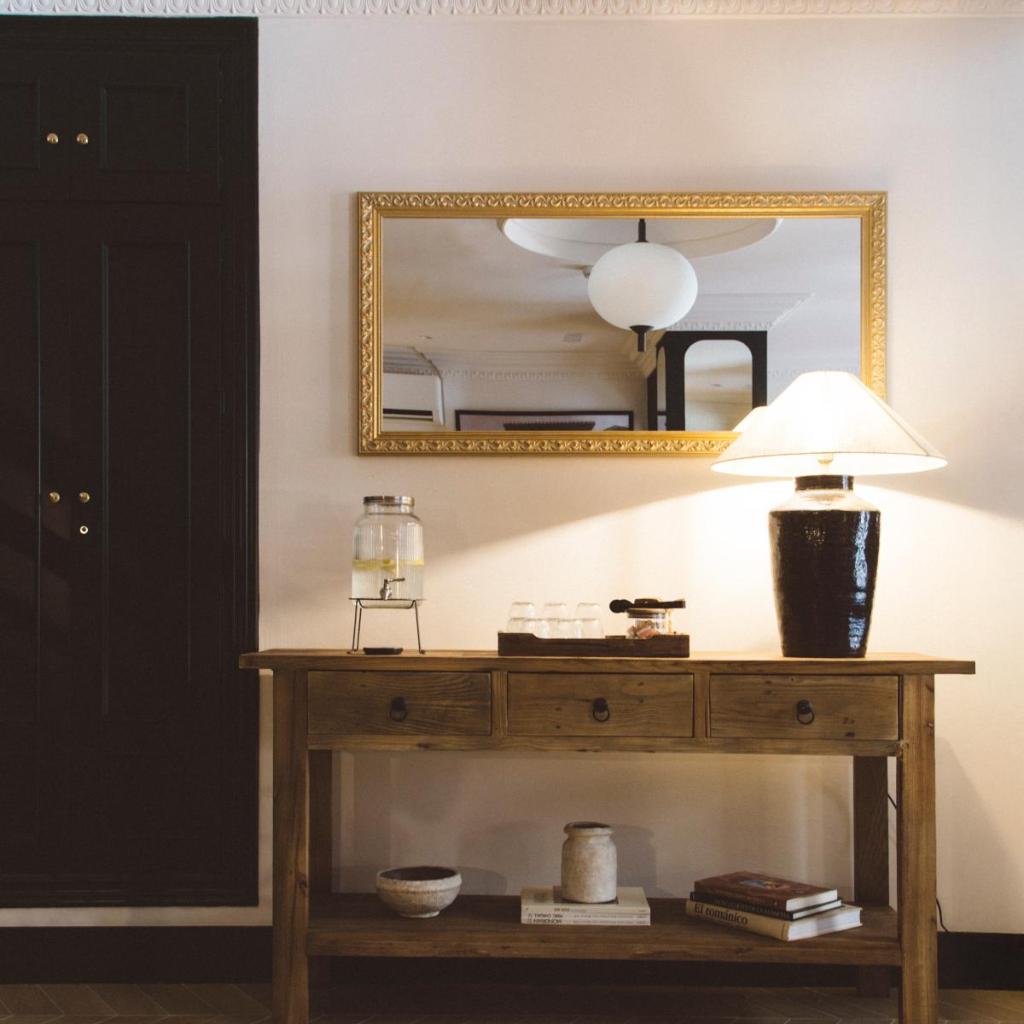 Honest Granada Hotel — 