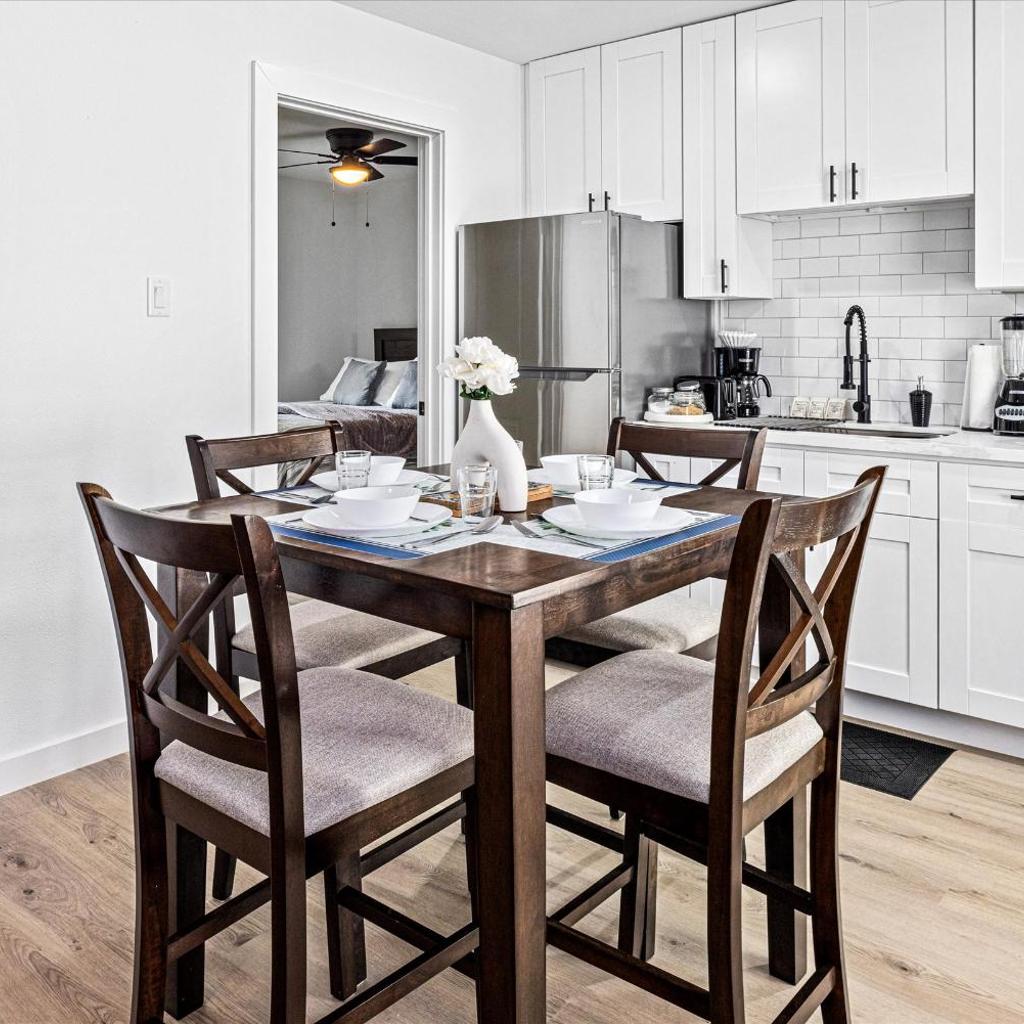Photograph of Apt Near Downtown- WiFi TVs- Games- Pets - V3