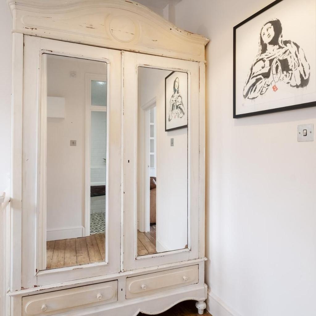 Photograph of Stunning flat 5 mins from Tube