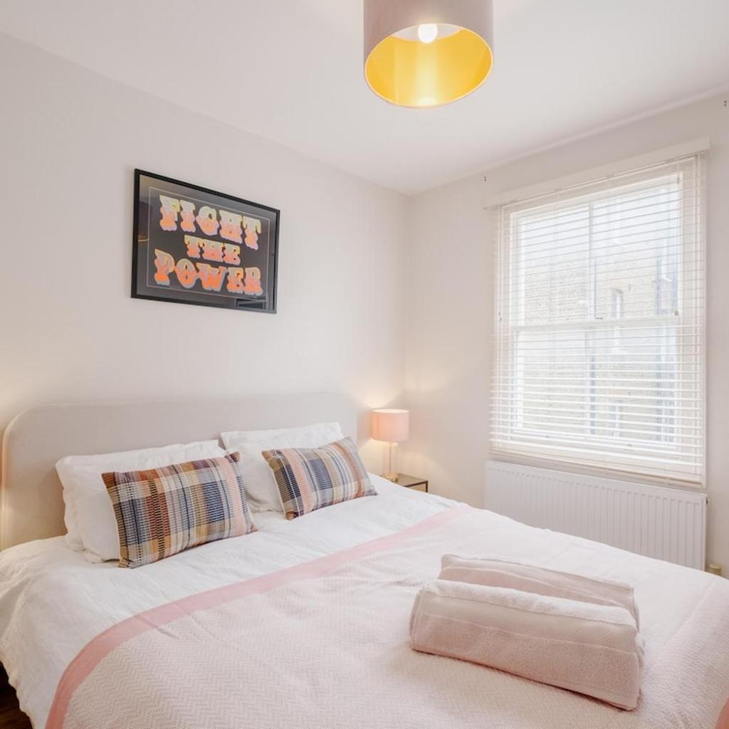 Photograph of Stunning flat 5 mins from Tube