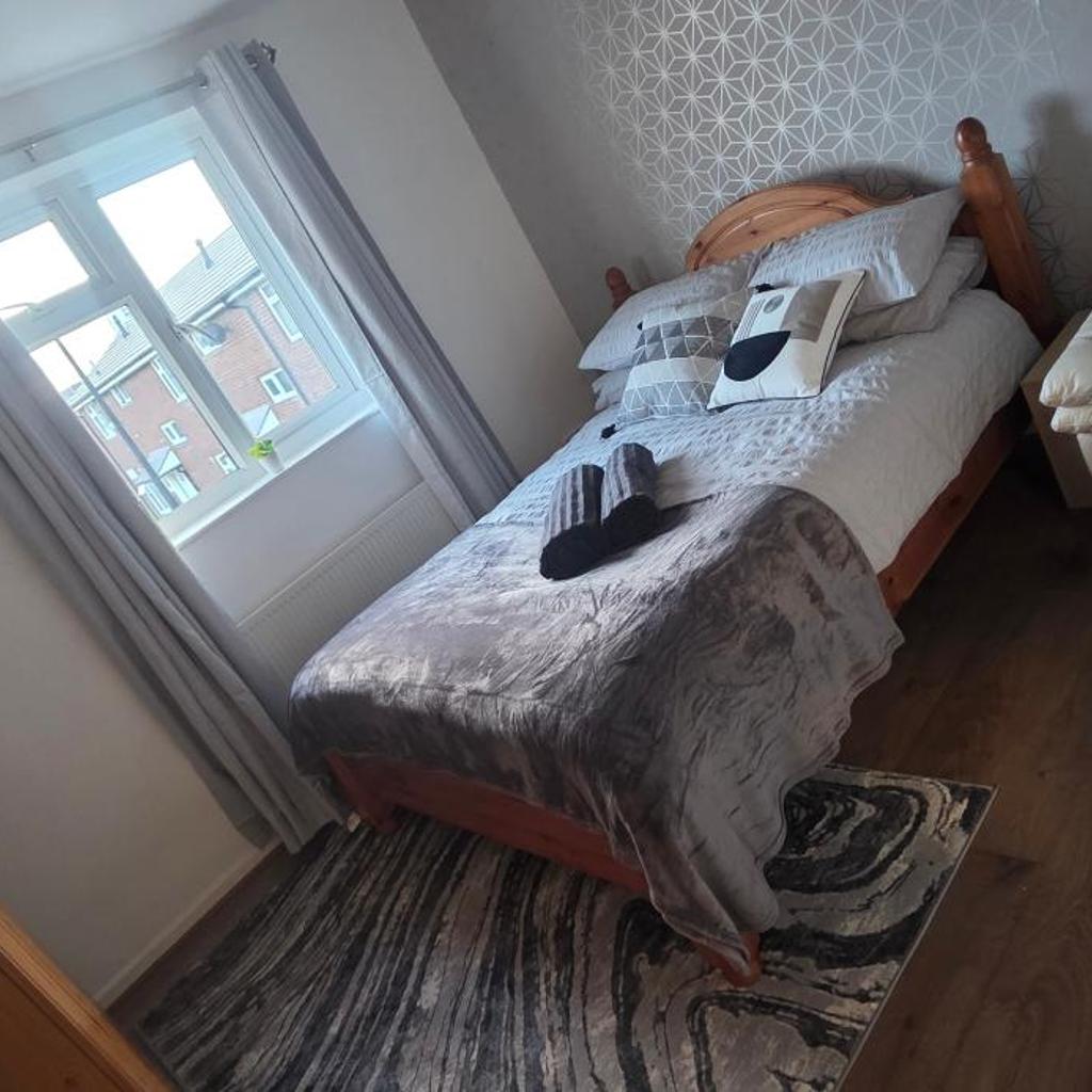 Photograph of Casa Havilah - Contractor House Manchester Sleeps 4 Parking