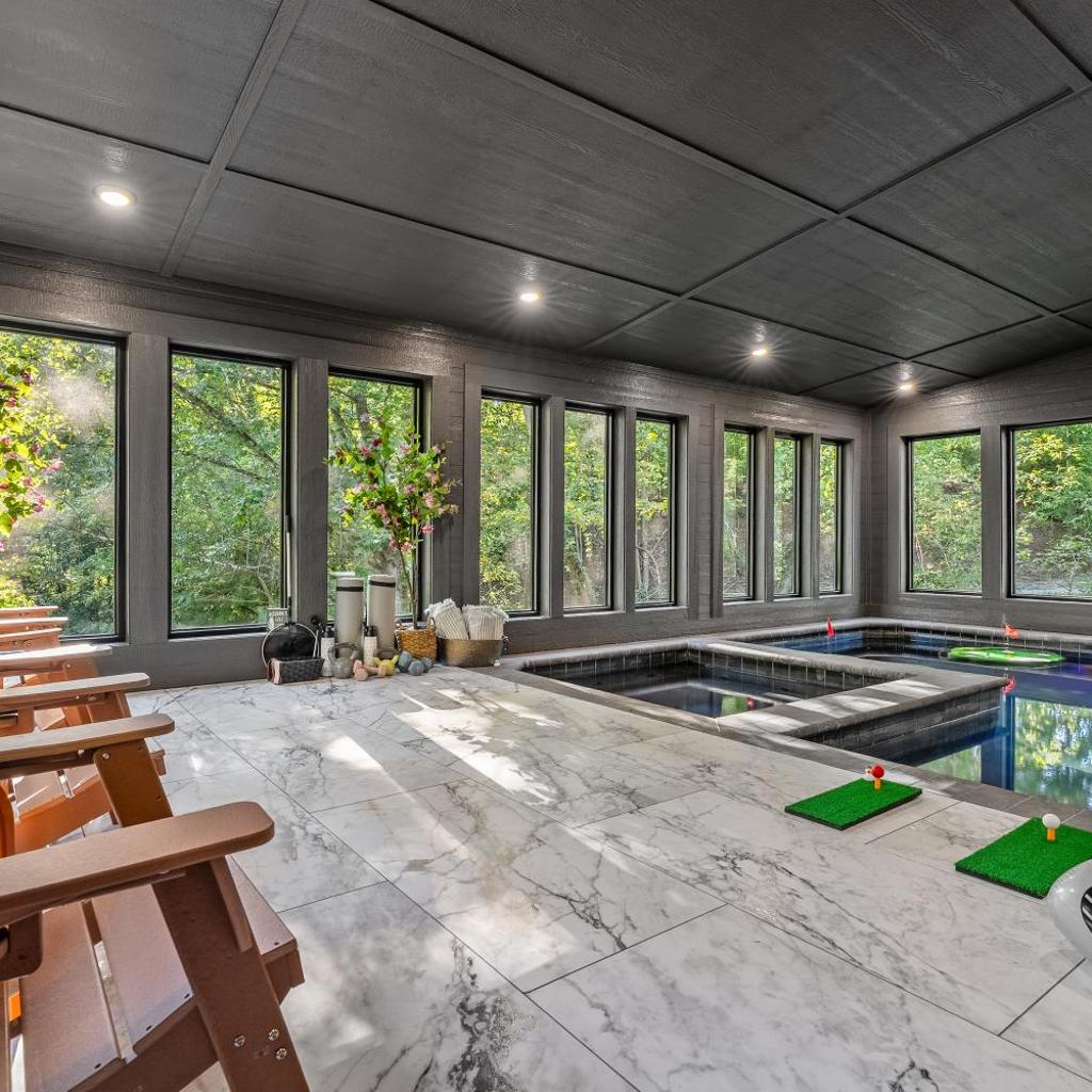 Photograph of Golfer's Dream with Rooftop Pool