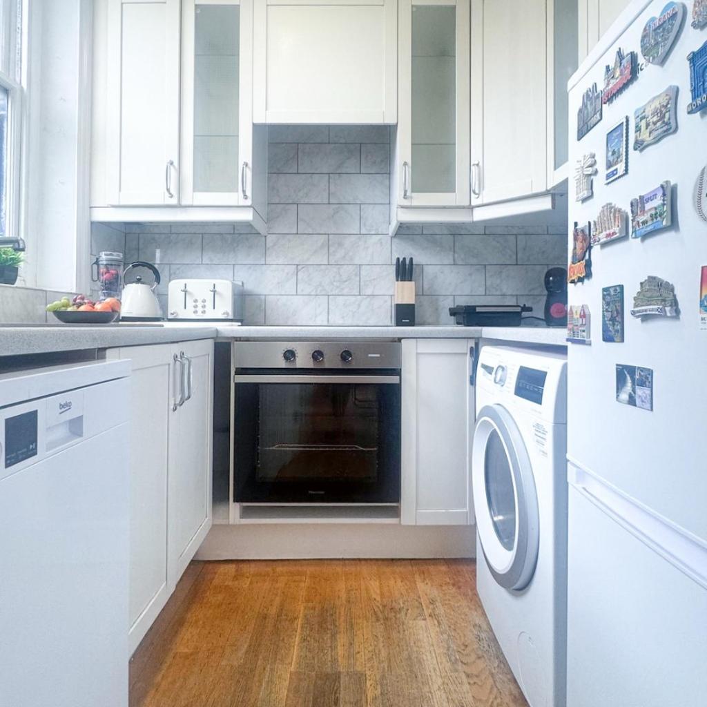 Photograph of Spacious 2 Bedroom Flat with 85 inch TV, PS5, Pool Table, Terrace
