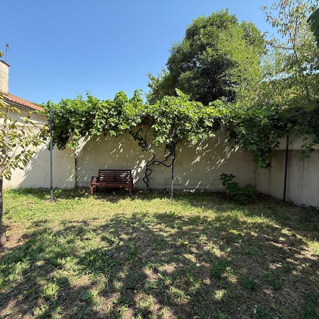 Photograph of Air-conditioned house with garden, pool & foosball table