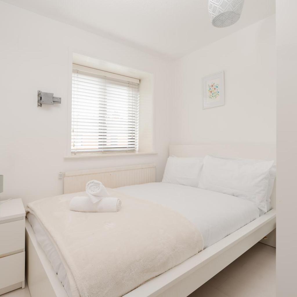 Photograph of Modern City Centre 3bd - Fire Pit - Free Parking