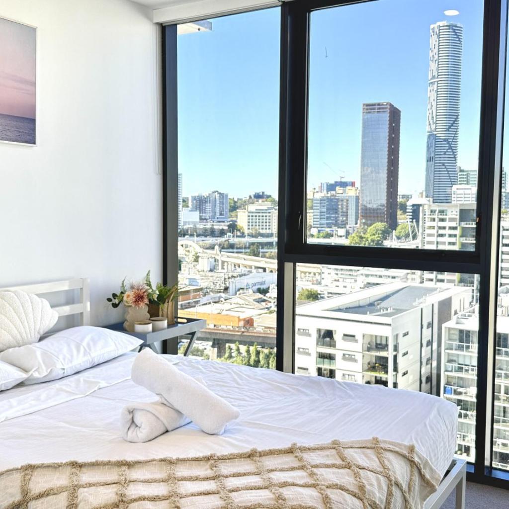 Photograph of Modern Vibrant - 1 BR Apt Pool Gym Sauna