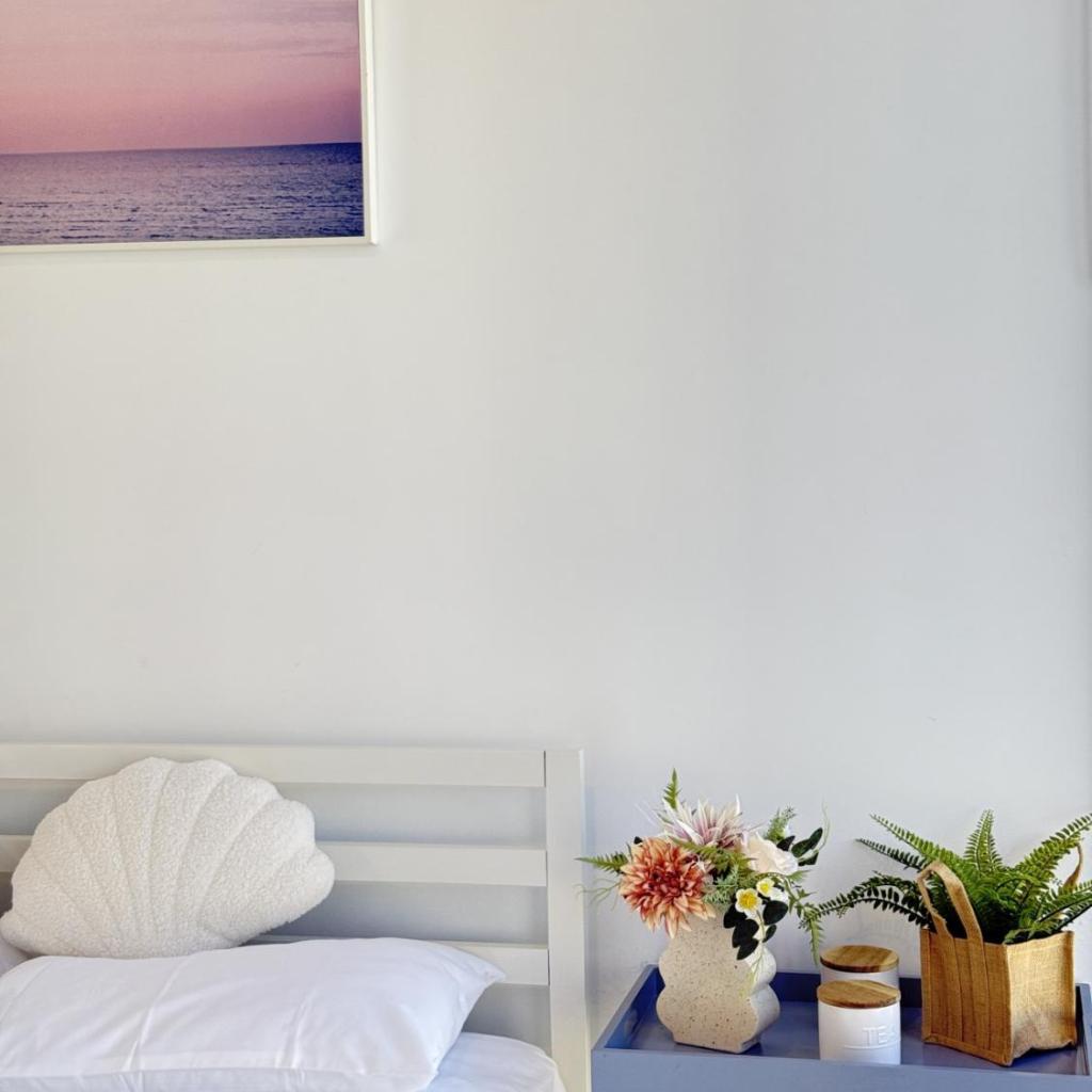 Photograph of Modern Vibrant - 1 BR Apt Pool Gym Sauna