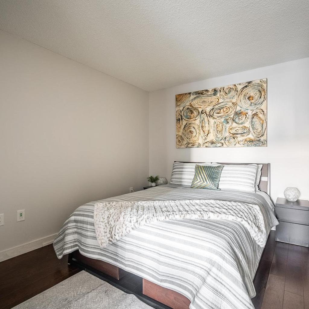 Photograph of Gorgeous 2Bedroom 2Bathroom Condo with Balcony in Downtown Toronto