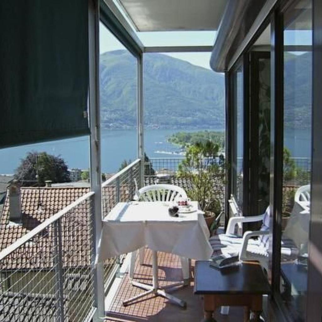 Image 0 - Apartment Freie Sicht auf See und Berge by Interhome