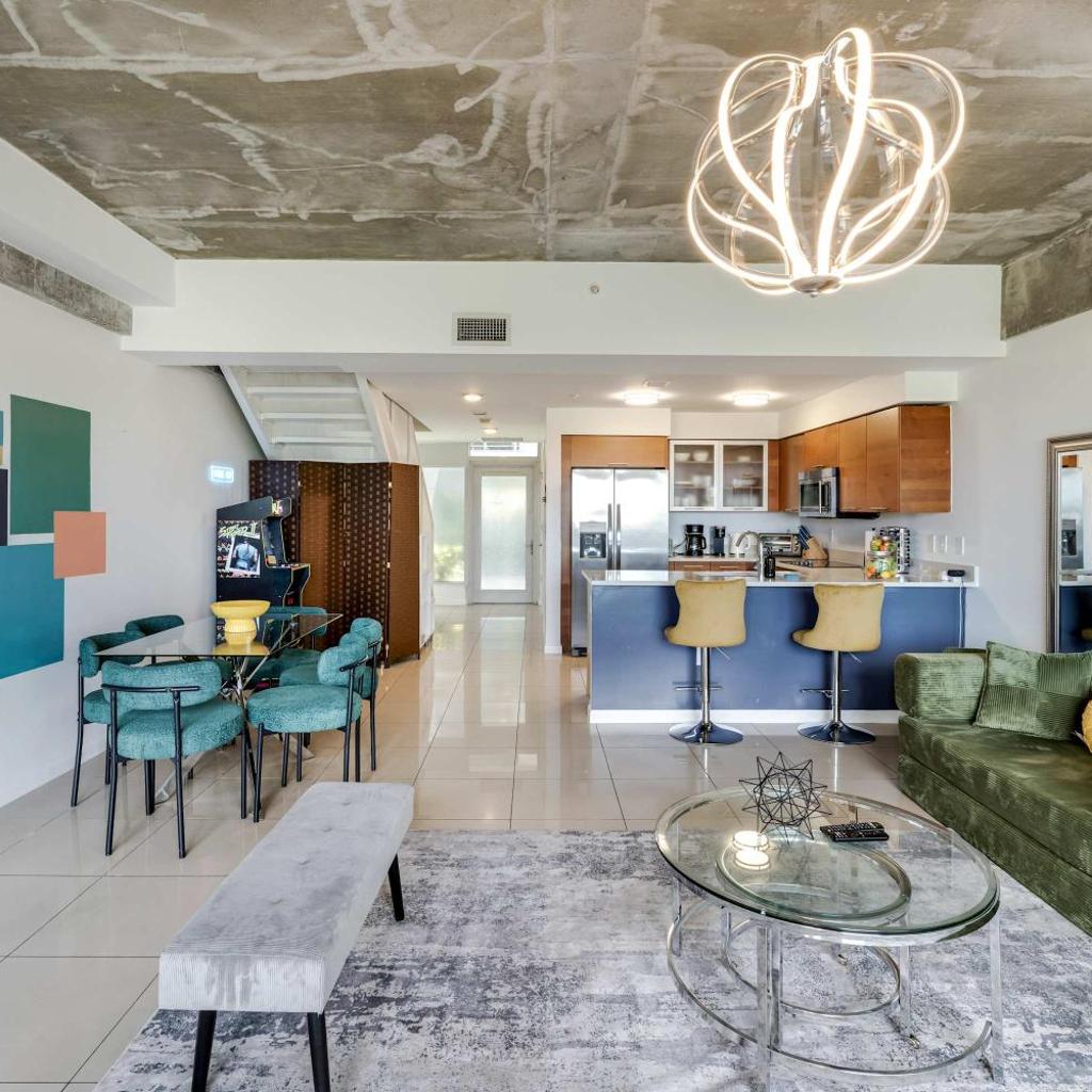 Photograph of Hang Ten- Large Townhome lux amenities parking