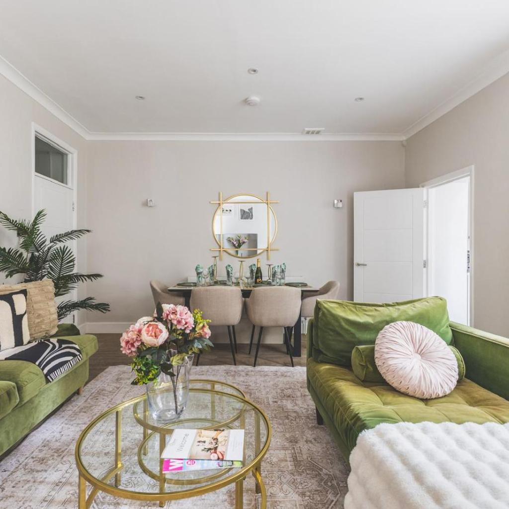 Photograph of Kensington Gardens Sq, Private Entry & Patio, 2 BD