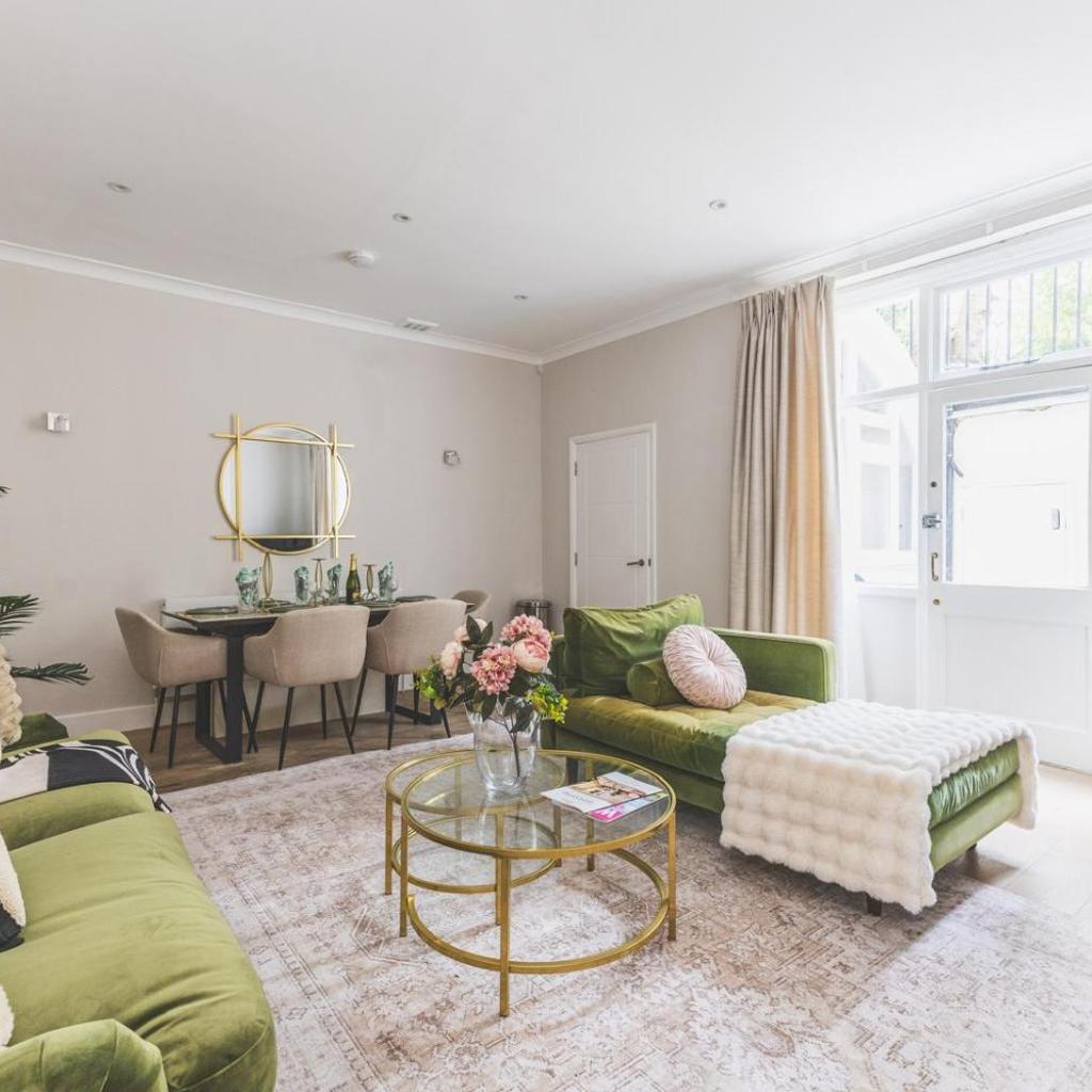 Photograph of Kensington Gardens Sq, Private Entry & Patio, 2 BD