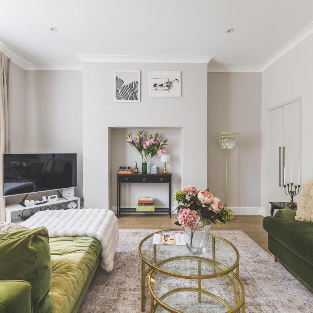Photograph of Kensington Gardens Sq, Private Entry & Patio, 2 BD