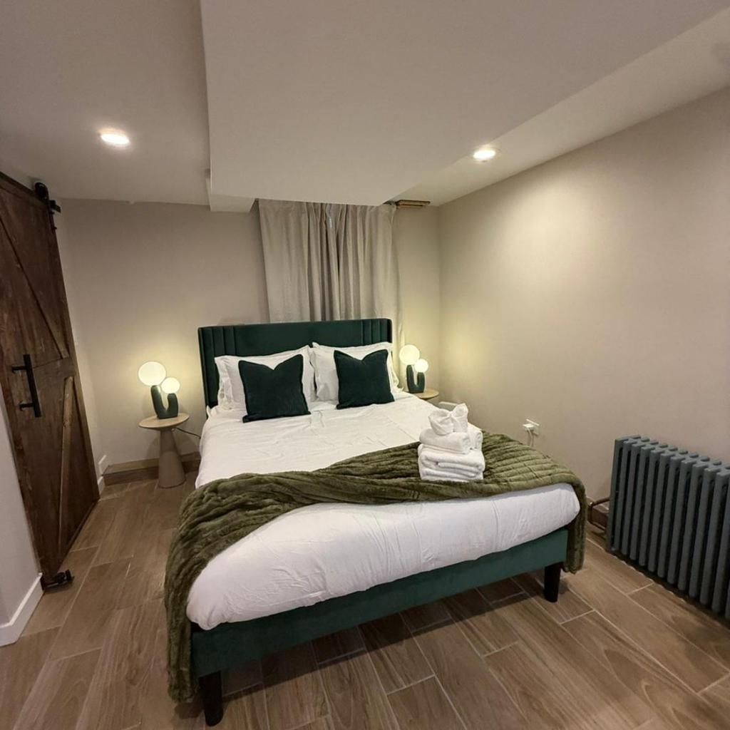 Photograph of Studio Near Wrigley • Sleeps 4 • Games + Fireplace