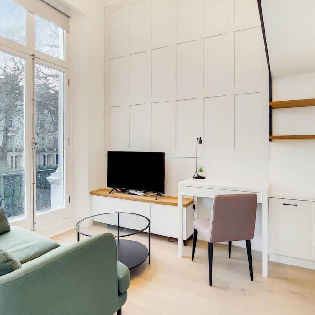 Photograph of Paddington Central Studios - 12