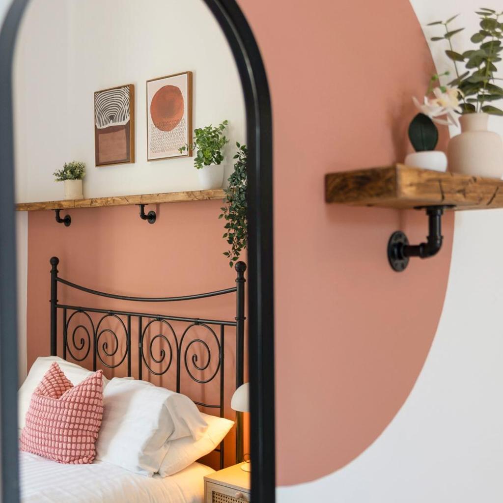 Photograph of Modern 2 Bedroom Flat in Bonnington Sleeps 6