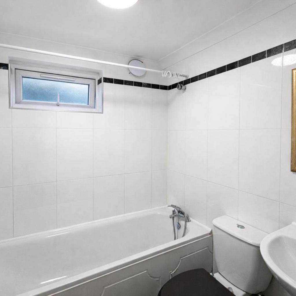 Photograph of Stratford Accommodation - shared bathroom